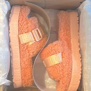 Brand new, never worn, women’s size 7 (EU 38) FLUFFITA SLIPPERS.